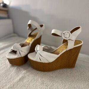 Qupid Love Bird Wedges
